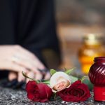 хто виплачує допомогу на поховання