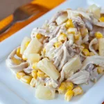 салат з ананасами