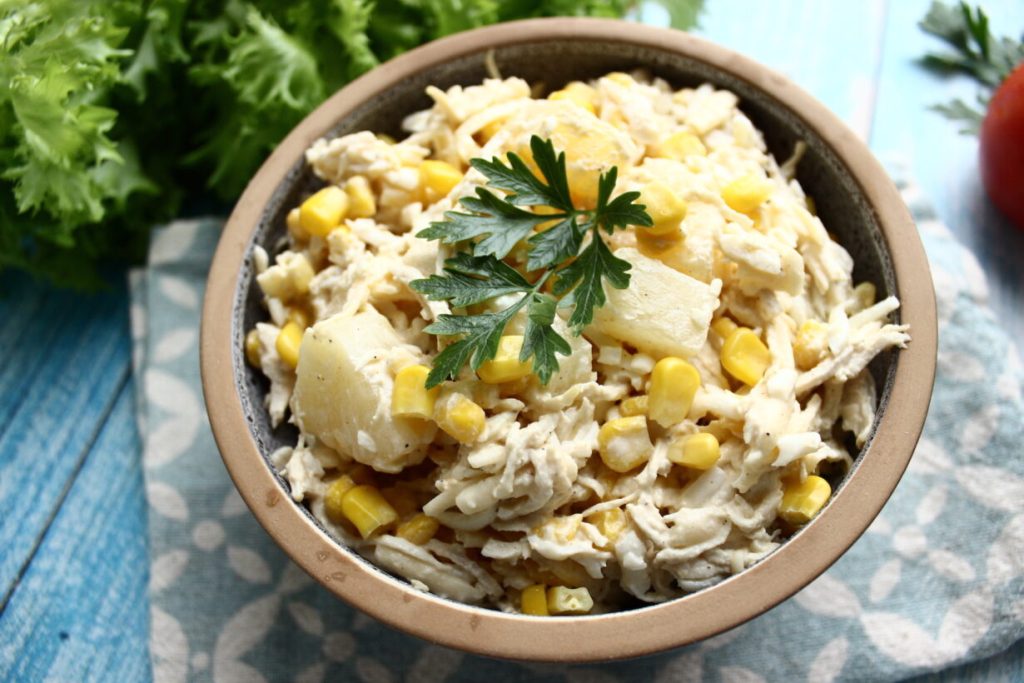 салат з куркою і ананасом