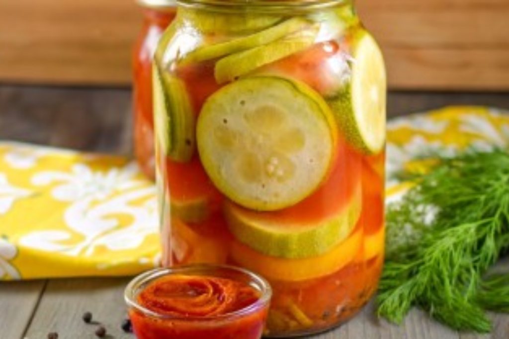 кабачки з кетчупом на зиму
