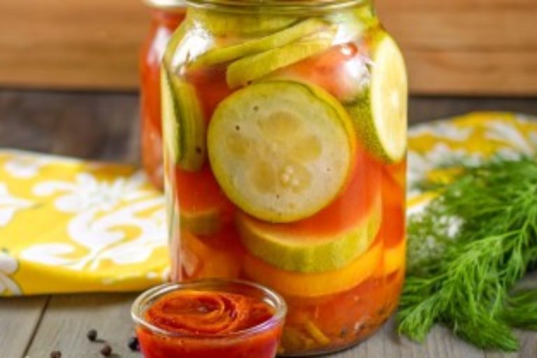 кабачки з кетчупом на зиму