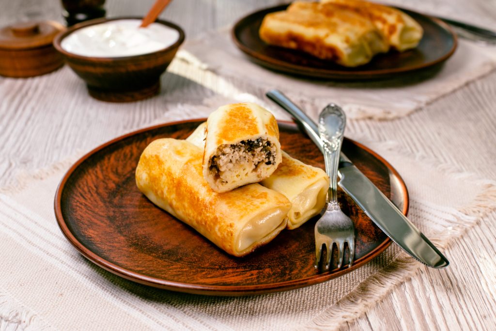 млинці з куркою та грибами