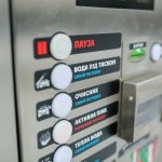 як мити машину на мийці самообслуговування