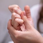 чи можна хрустіти пальцями