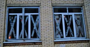 чим відмити клей від скотчу на склі