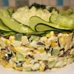 салат ніжність з куркою і грибами