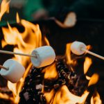 маршмеллоу на вогнищі