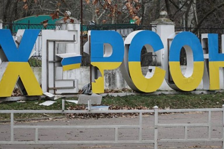 У Херсоні чоловік отримав тяжке поранення через атаку дрона РФ. Він помер у лікарні