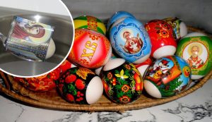 Як наклеїти наклейку на яйце без зморшок
