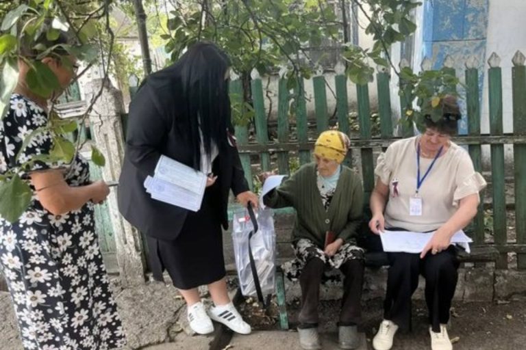 Обходи по домівках і мобільні групи як РФ проводить вибори на ТОТ Херсонщини