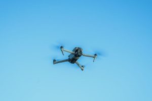 Російські військові дроном атакували 11-річного хлопчика у Центральному районі Херсона