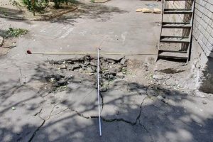 Російський дрон атакував Корабельний район Херсона поранений чоловік