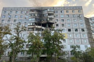 Російський обстріл Корабельного району Херсона є поранені