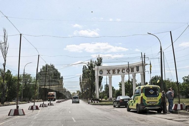 Росіяни вбили двох чоловіків і поранили двох дітей в Херсоні