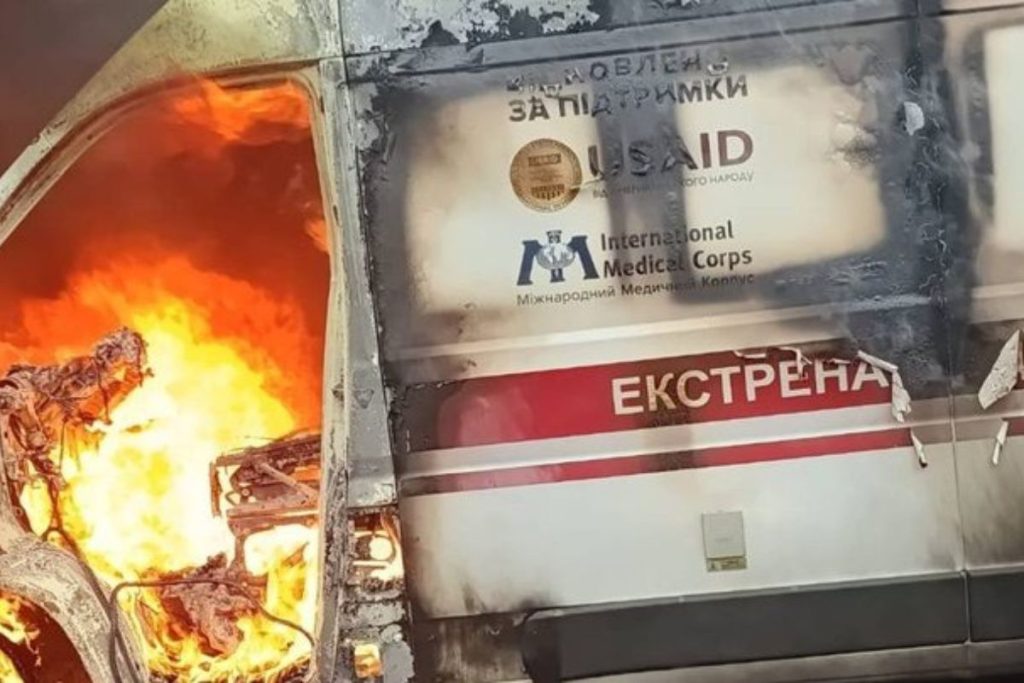 У Херсоні безпілотник РФ атакував бригаду швидкої допомоги поранені медики