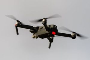 У Микільському на Херсонщині російський дрон тяжко поранив 58-річну жінку