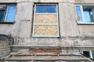 Удар по передмістю Херсона через російський обстріл поранена жителька Комишан