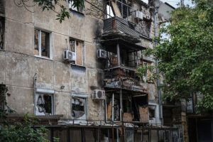 Військові РФ обстріляли середмістя Херсона поранені двоє жінок