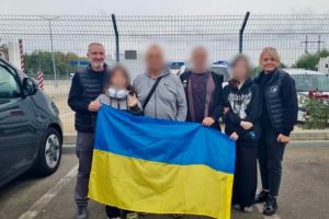 З тимчасово окупованого лівобережжя Херсонщини евакуювали три родини