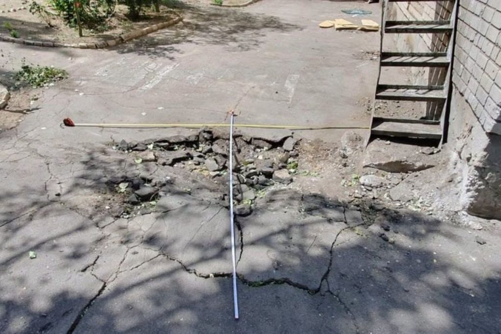 Безпілотники РФ атакували Корабельний район Херсона є поранені