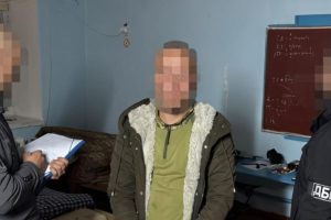 ДБР затримало військового, якого підозрюють у наведенні російських ударів по ЗСУ на Херсонщині та Запоріжжі