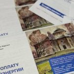 Окупанти друкують на платіжках викрадені з Херсона картини та поширюють пропаганду