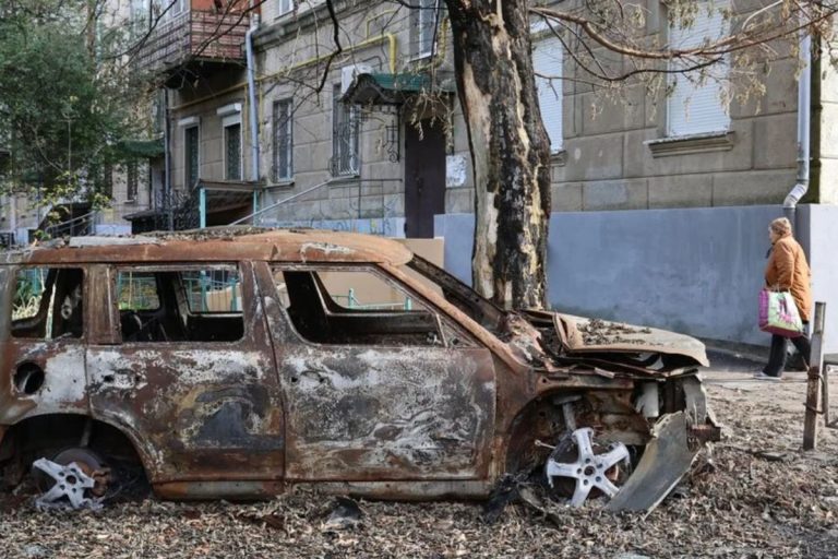 Пошкоджені будинки, двоє поранених війська РФ обстріляли 25 населених пунктів Херсонщини