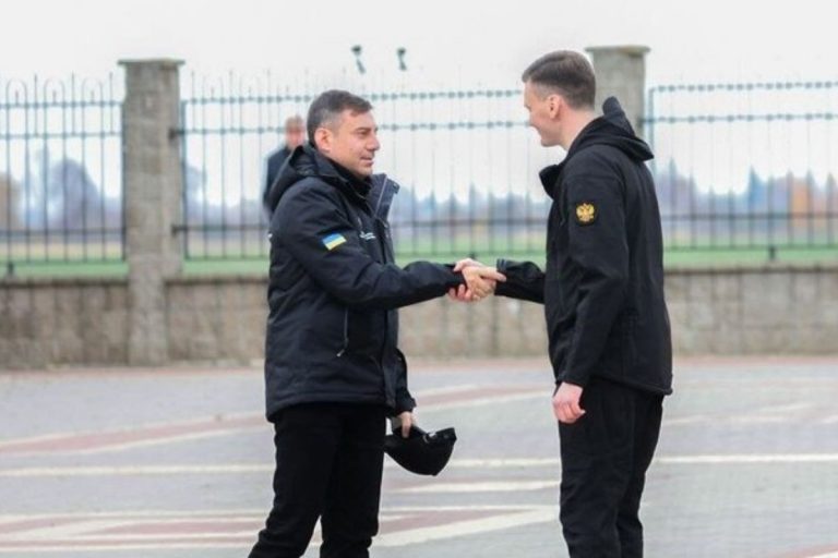 Представники України вирушили до Олешок через Білорусь