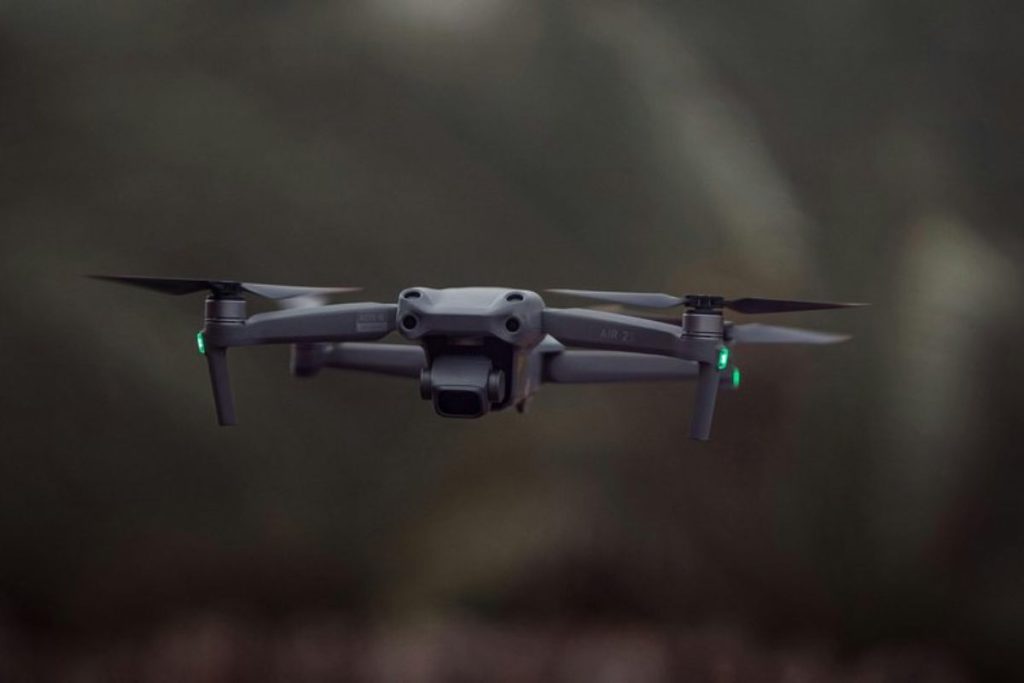 Російський дрон атакував комунальника у Херсоні він травмований