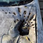 Російський FPV-дрон влучив в автівку поліції у Херсоні поранені двоє правоохоронців