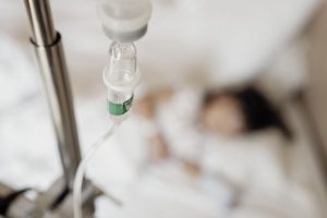 Ще одна дитина постраждала через авіаудар по Херсону 17 жовтня поранених уже 52