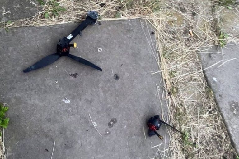 У Корабельному районі Херсона через атаку російського дрона поранений 56-річний чоловік