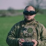 Українські військові дронами вдруге доставили гуманітарну допомогу жителям Олешок на лівобережжі Херсонщини