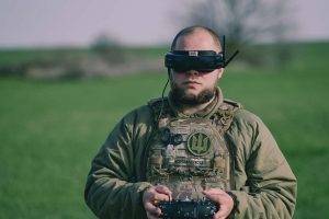 Українські військові дронами вдруге доставили гуманітарну допомогу жителям Олешок на лівобережжі Херсонщини