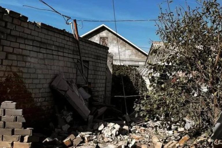 Війська РФ вдарили по Комишанах на Херсонщині 72-річна поранена — у тяжкому стані