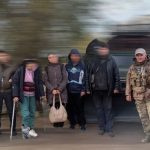 Військові 102 бригади евакуювали ще сімох людей з прифронтового Берислава на Херсонщині