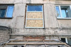 Військові РФ атакували дроном Корабельний район Херсона поранений 65-річний чоловік